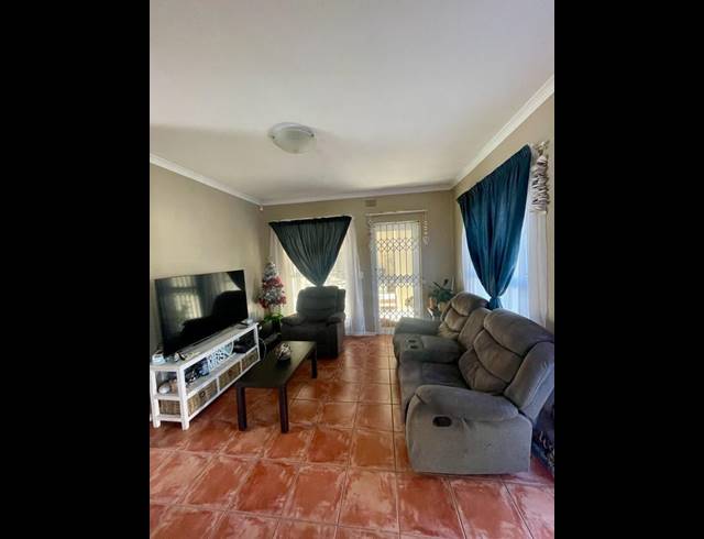 2 BEDROOM PROPERTY TO RENT IN VREDEKLOOF